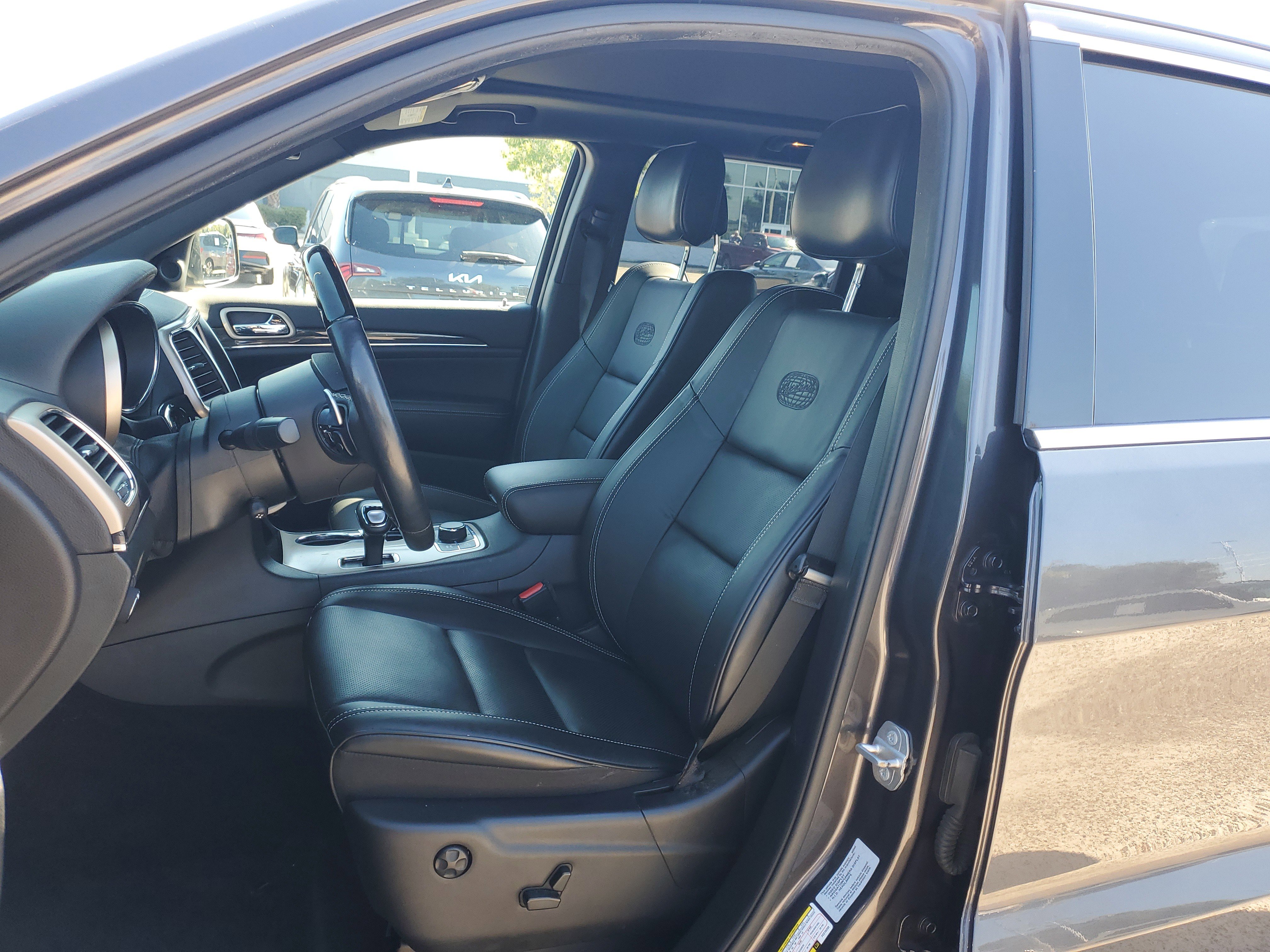 Used 2015 Jeep Grand Cherokee Overland w/ Advanced Technology Group image 14