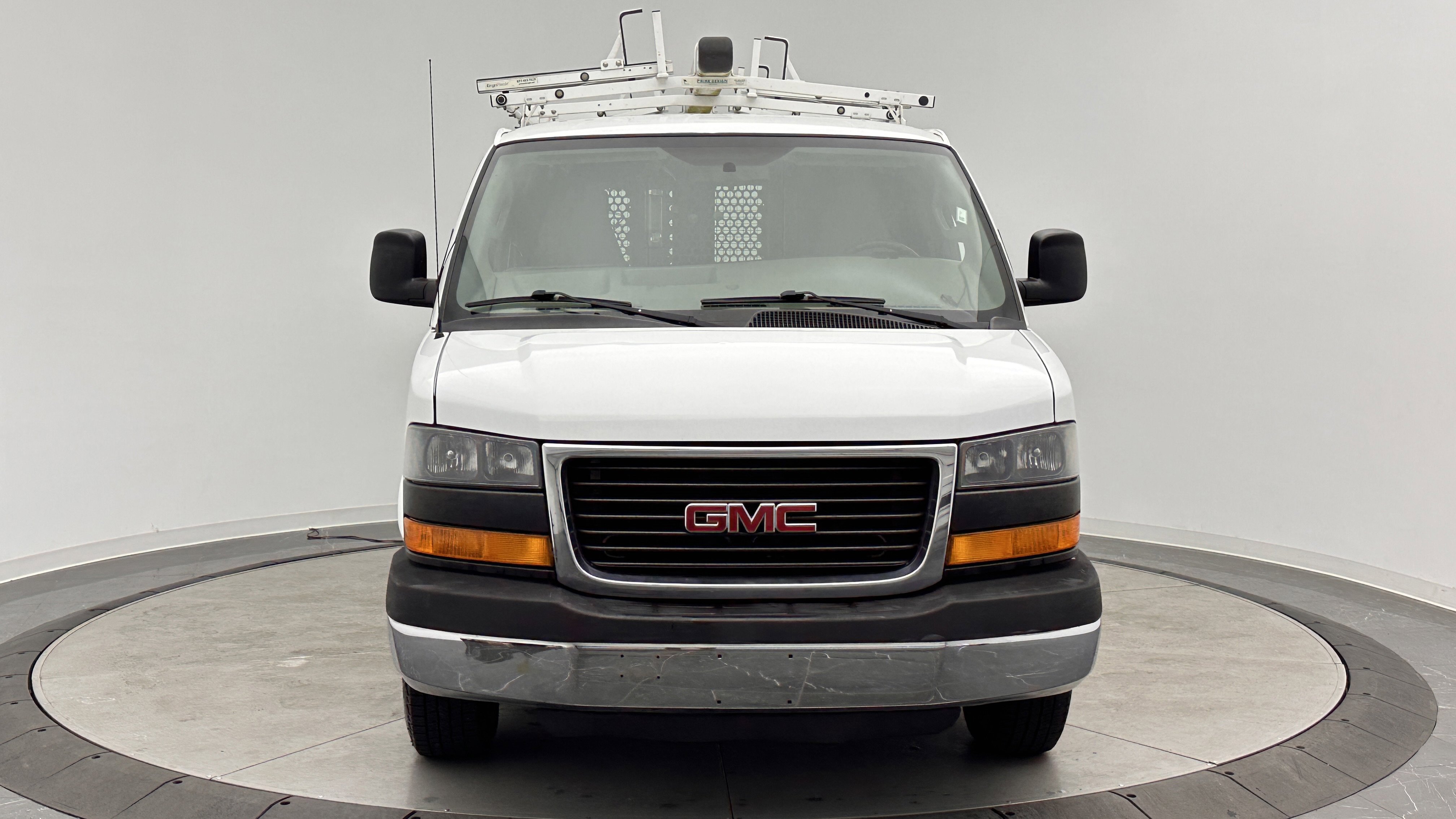 Used 2016 GMC Savana 2500 image 2