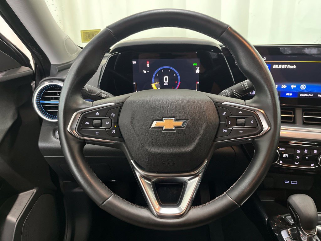 Used 2024 Chevrolet Trax LT w/ LT Convenience Package FWD image 5