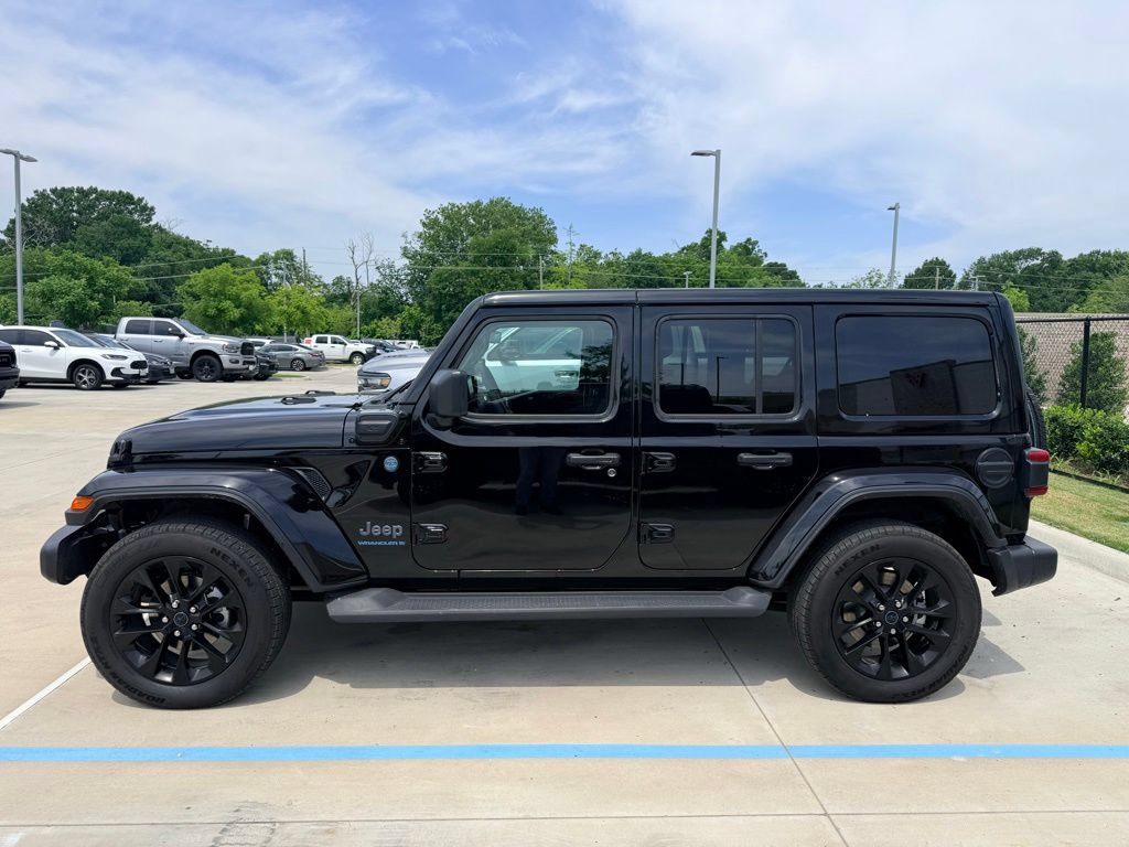 Used 2025 Jeep Wrangler Unlimited Sahara AWD/4WD image 1