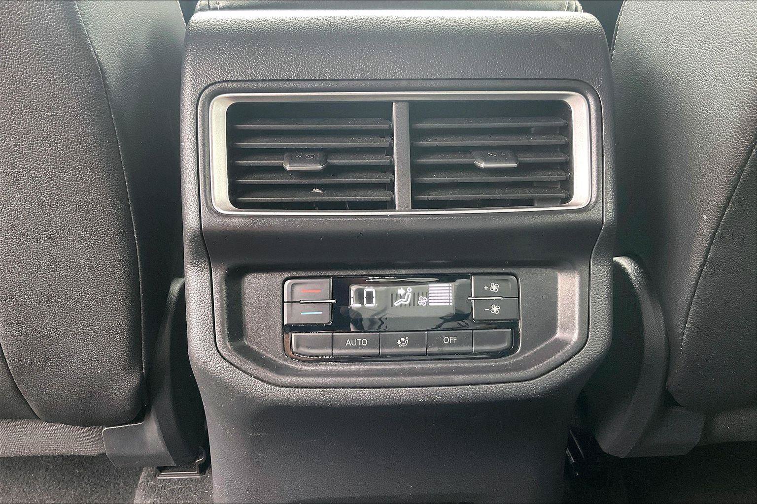 Used 2025 Volkswagen Atlas SE AWD/4WD image 35