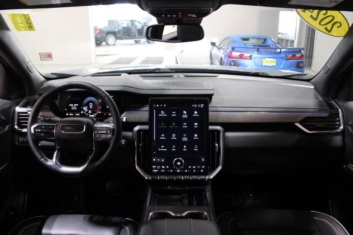 Used 2024 GMC Acadia Denali image 2