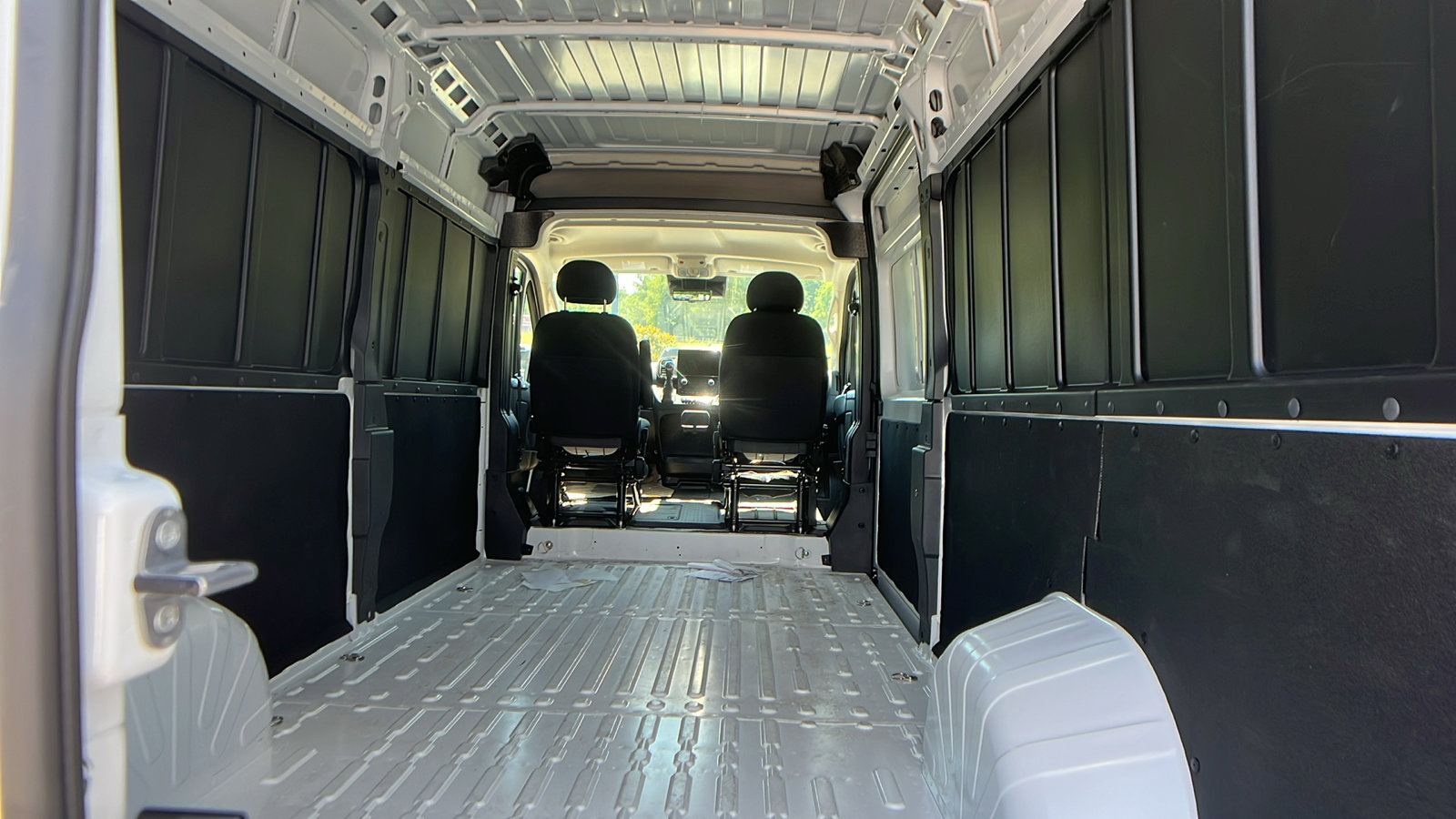 New 2025 RAM ProMaster 3500 w/ Premium Convenience Group FWD image 13