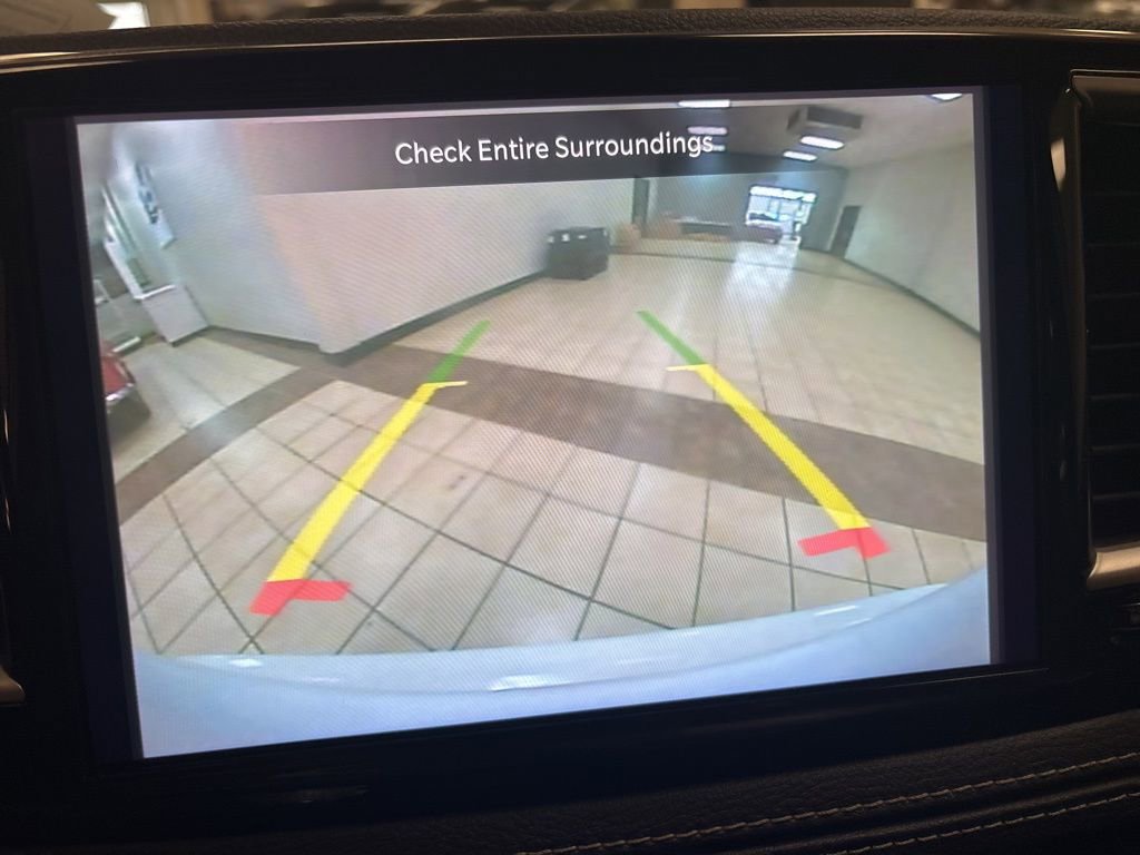 Used 2023 Chrysler Pacifica Touring-L image 17