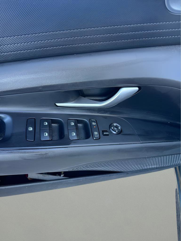 Certified 2024 Hyundai Elantra SEL image 17