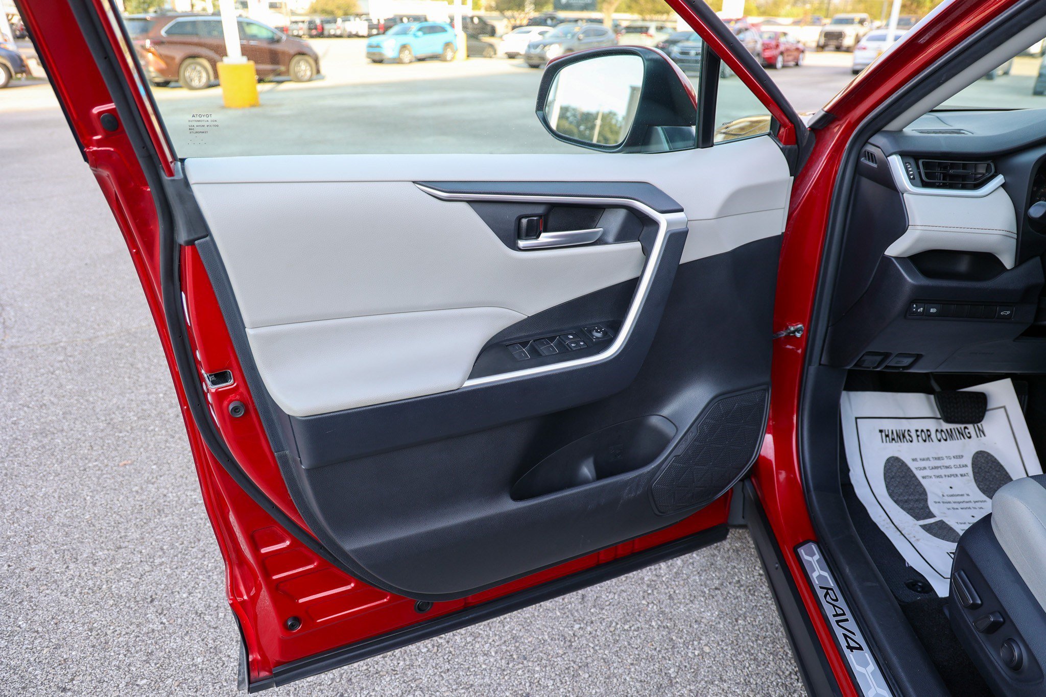 Certified 2025 Toyota RAV4 XLE w/ Convenience Package FWD image 31