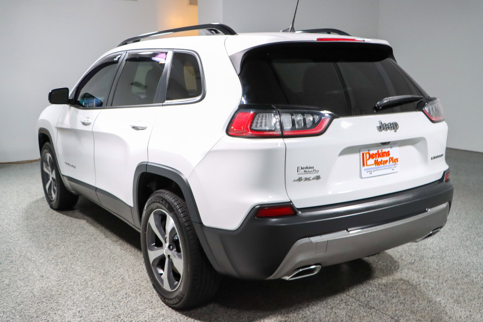 Used 2022 Jeep Cherokee Limited AWD/4WD image 9