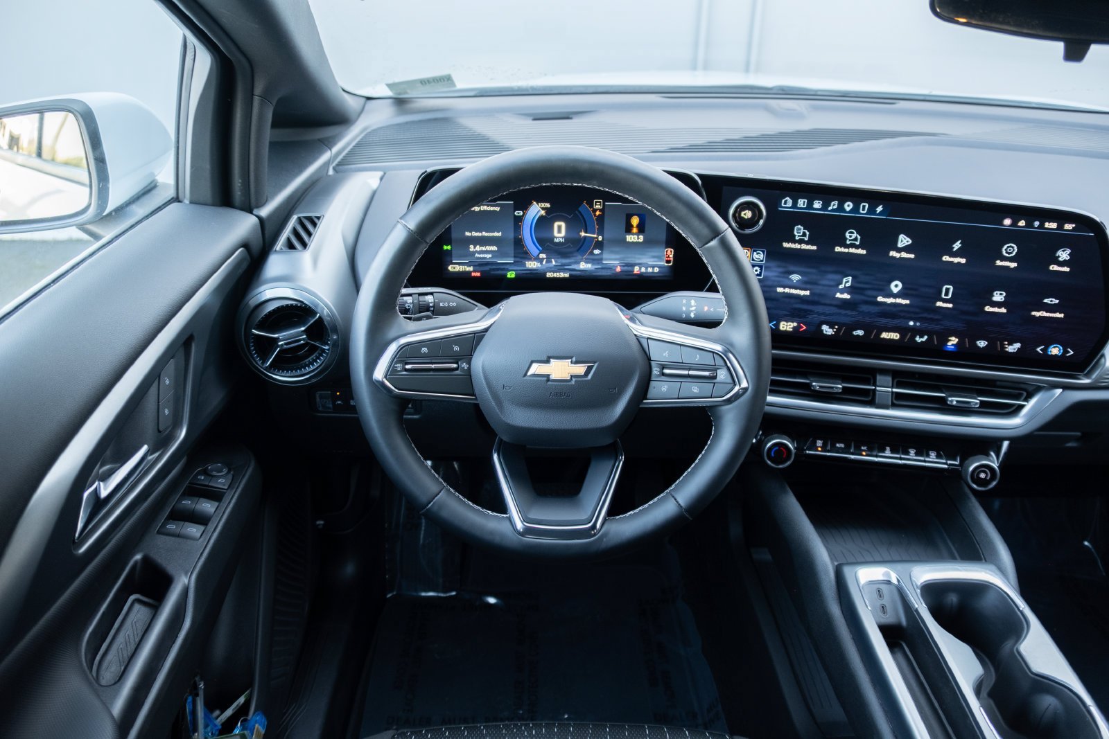 Used 2025 Chevrolet Equinox EV LT w/ Comfort Package AWD/4WD image 2