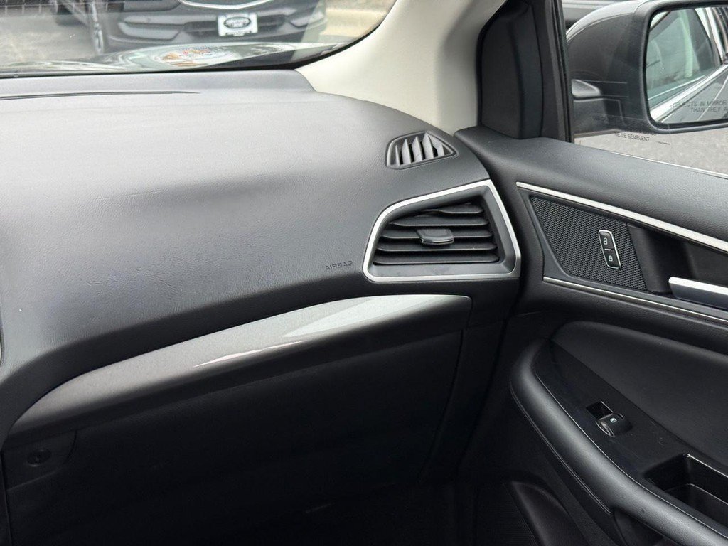 Used 2019 Ford Edge SEL w/ Cold Weather Package AWD/4WD image 12