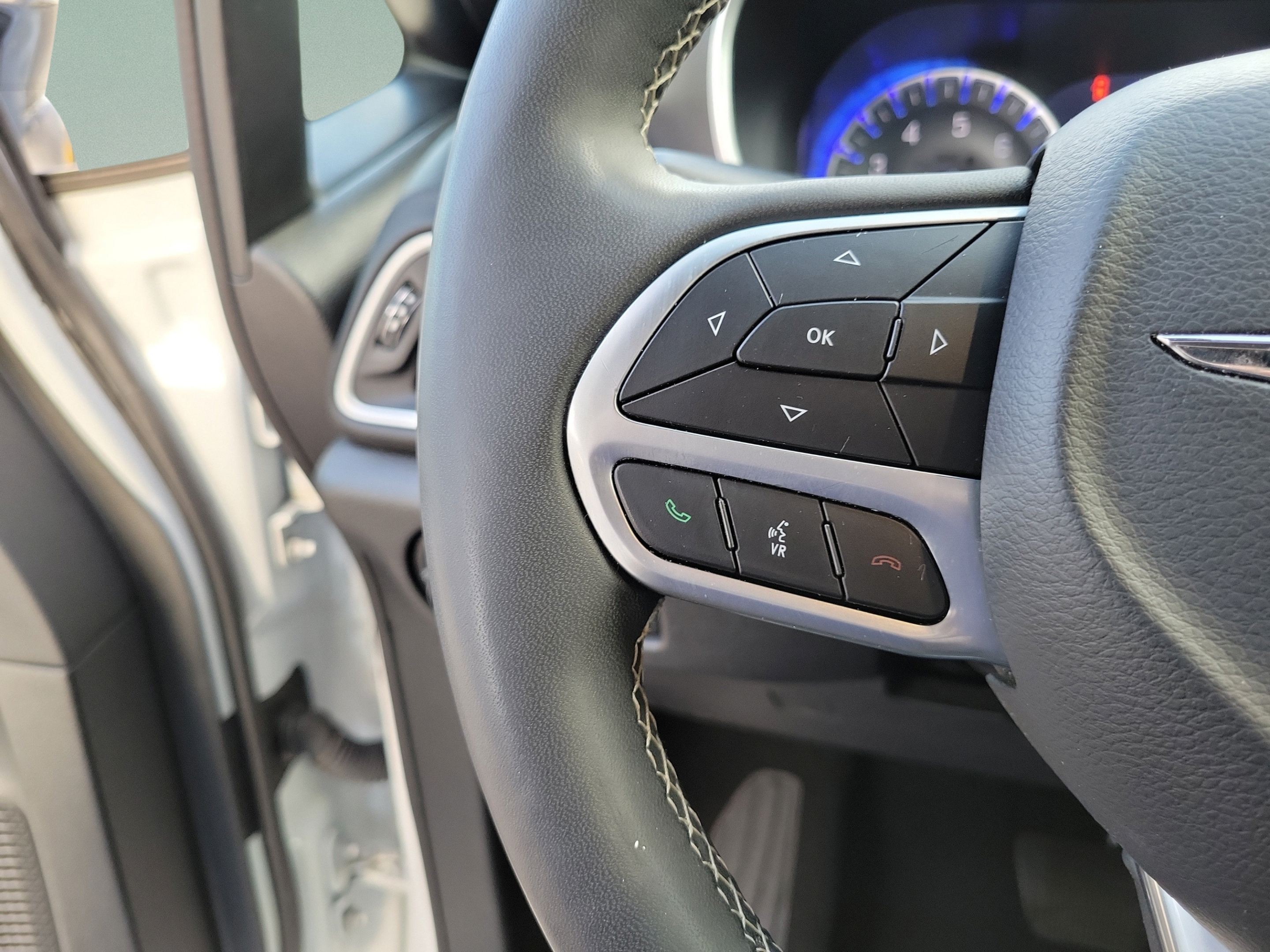 Used 2025 Chrysler Pacifica Select FWD image 29