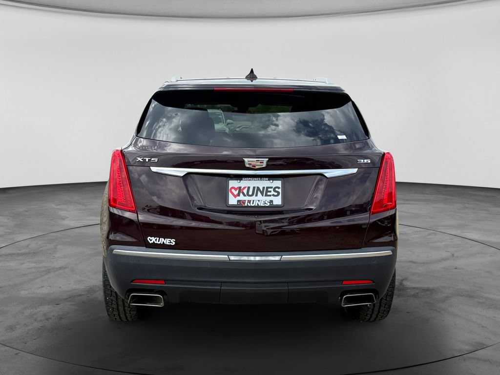Used 2017 Cadillac XT5 Luxury w/ Driver Awareness Package FWD image 9