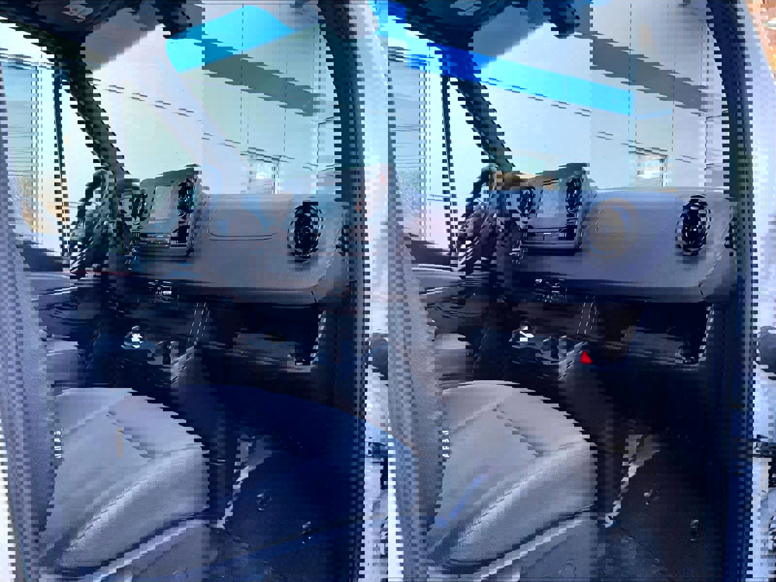 Used 2024 Mercedes-Benz Sprinter 2500 image 14