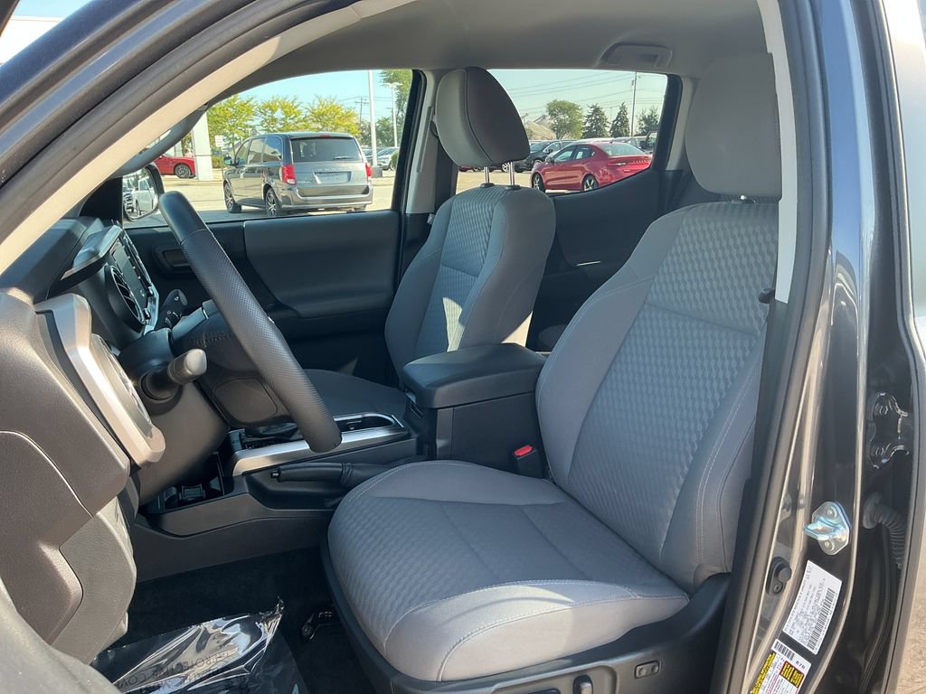 Used 2023 Toyota Tacoma SR5 AWD/4WD image 11
