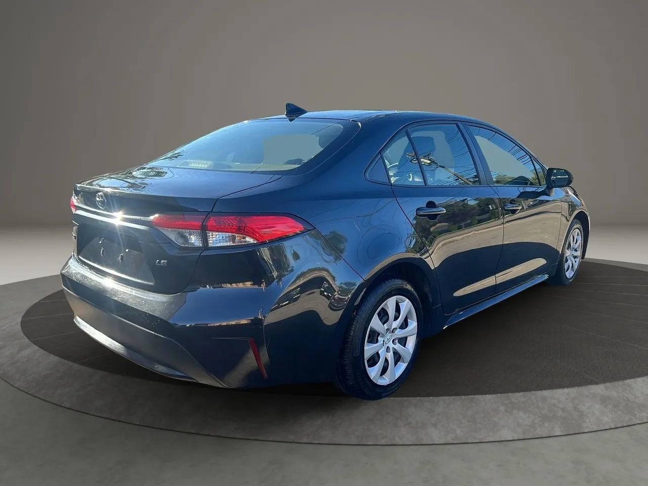 Used 2022 Toyota Corolla LE image 5