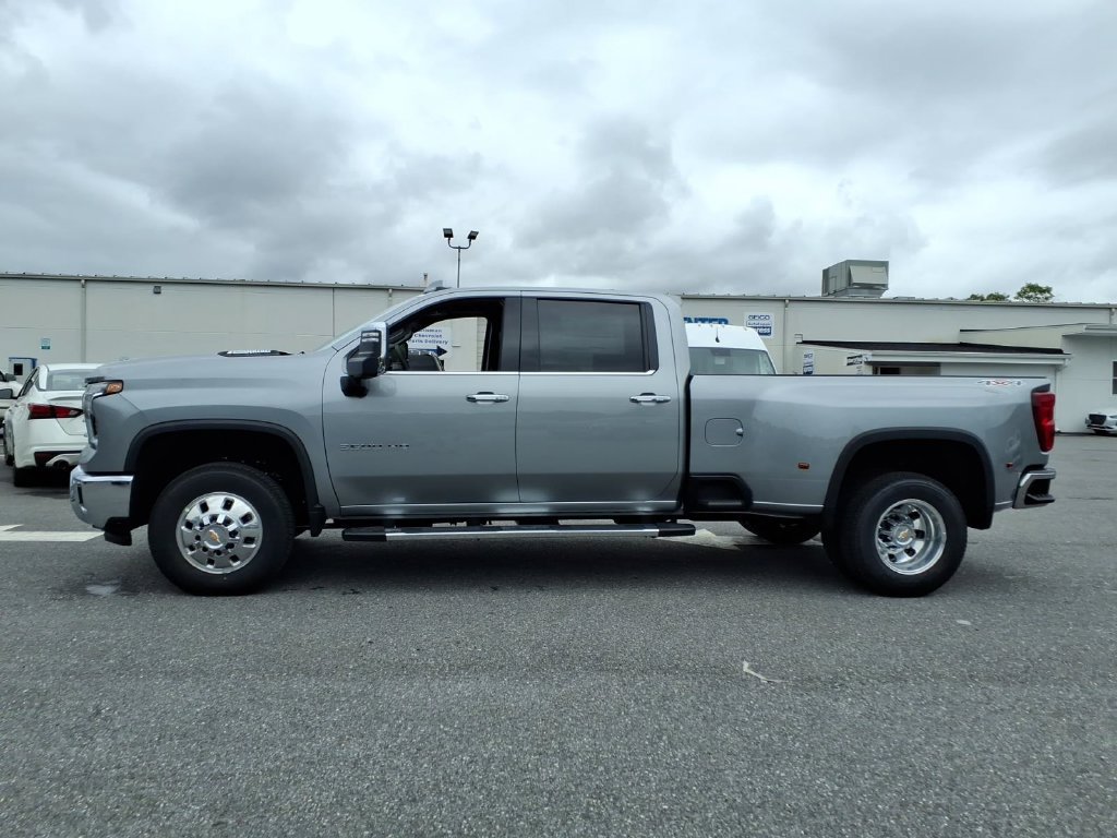 New 2026 Chevrolet Silverado 3500 LTZ w/ LTZ Plus Package AWD/4WD image 7