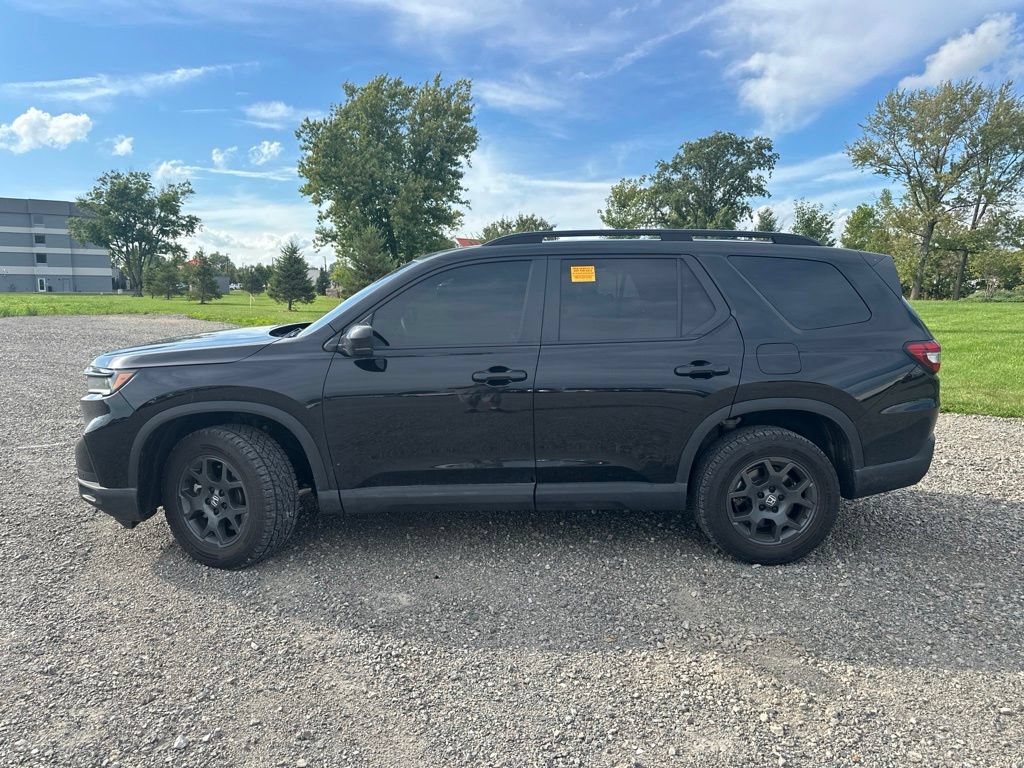 Used 2025 Honda Pilot TrailSport image 11
