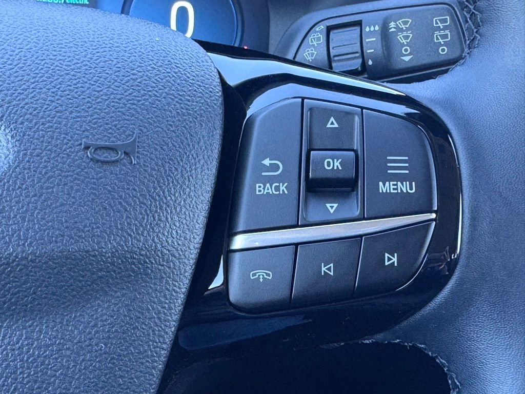 Used 2025 Ford Escape SE w/ PHEV Premium Package FWD image 9