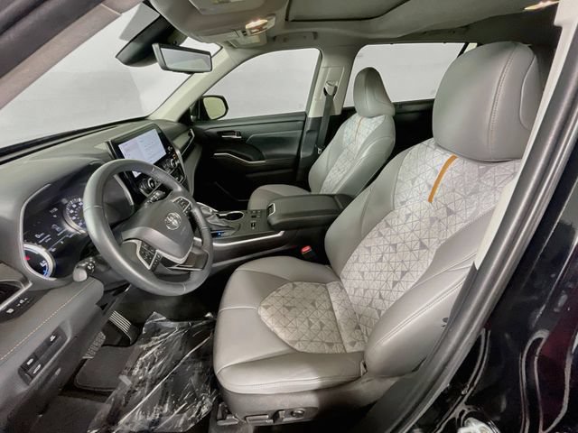 Used 2023 Toyota Highlander Bronze Edition FWD image 21