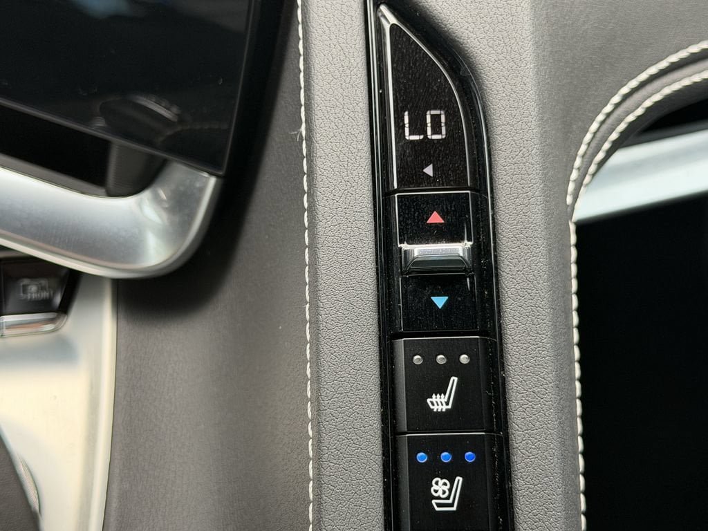 Used 2021 Chevrolet Corvette Stingray Preferred Conv w/ Z51 Performance Package RWD image 27