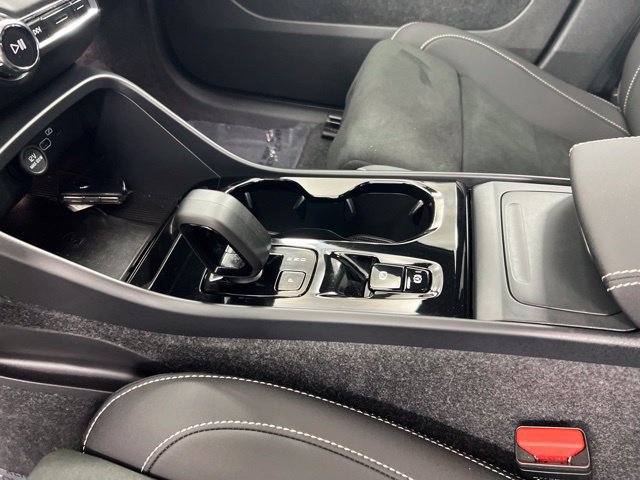 New 2026 Volvo XC40 B5 Ultra w/ Protection Package Premier AWD/4WD image 14