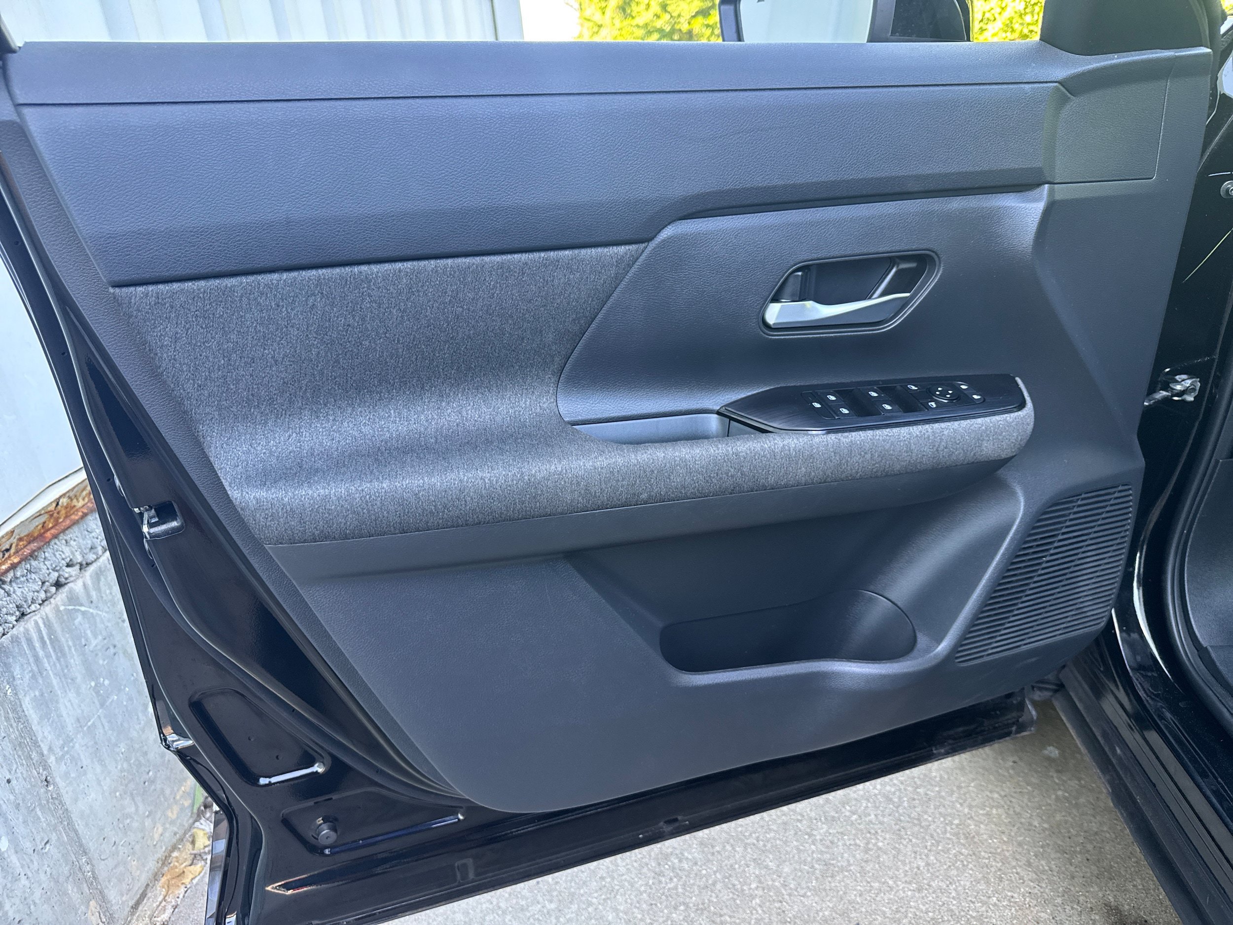 Used 2025 Nissan Kicks SV FWD image 6