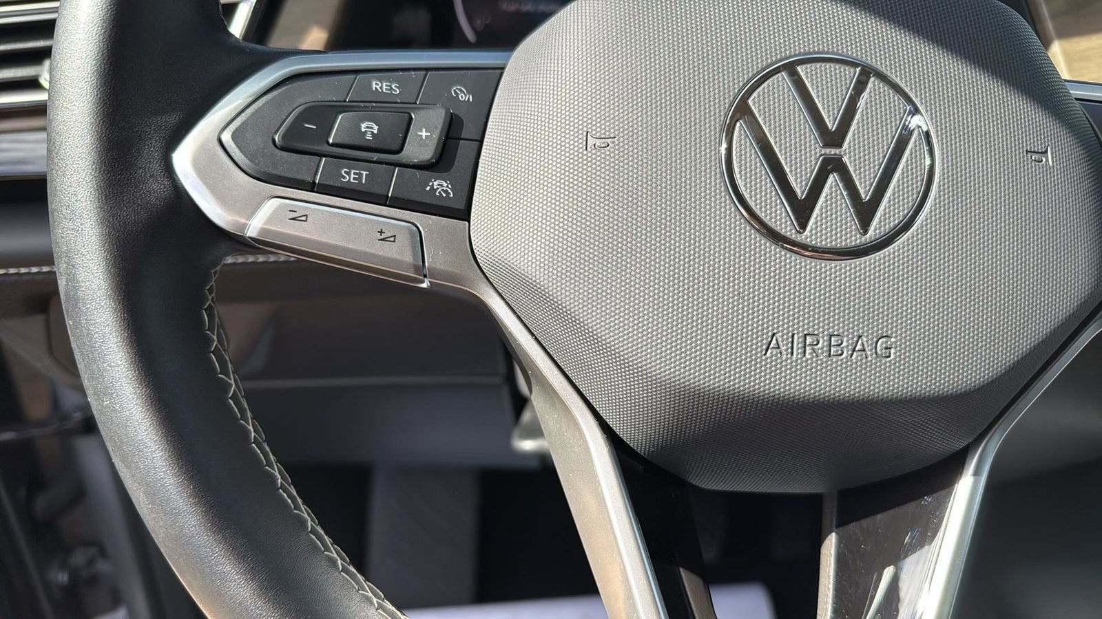 Used 2025 Volkswagen Atlas SE image 17