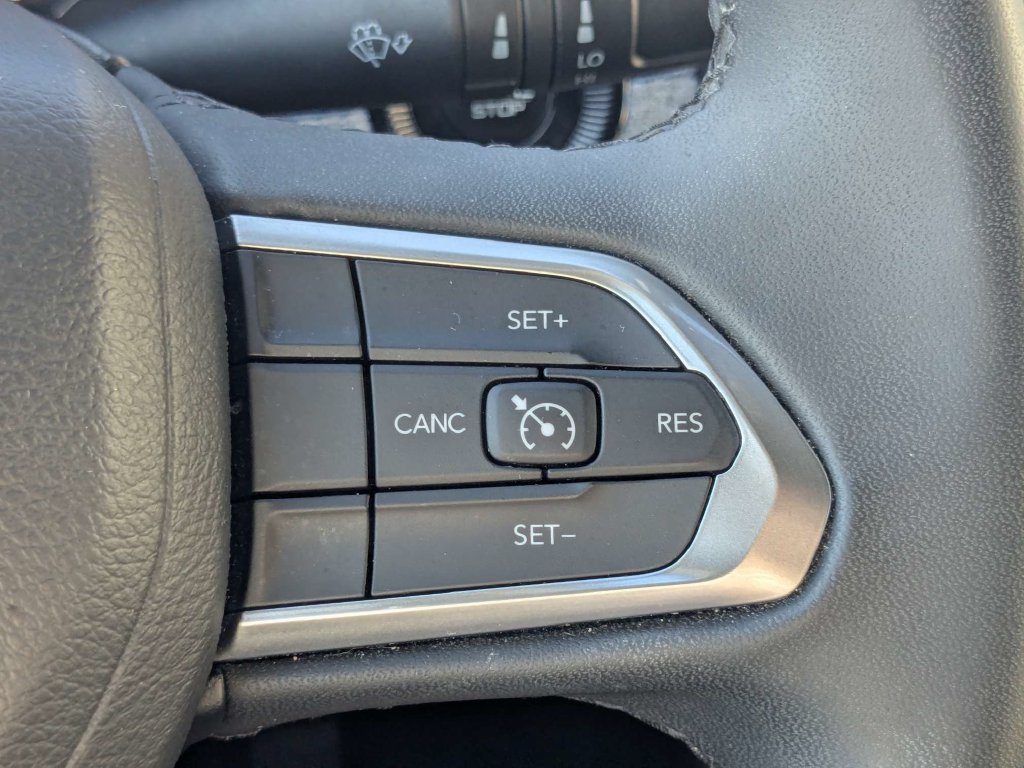Used 2024 Jeep Compass Latitude AWD/4WD image 32