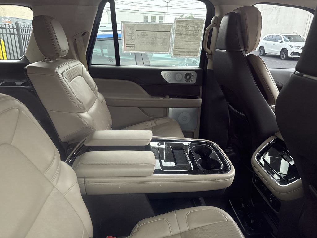 Certified 2023 Lincoln Navigator L Reserve AWD/4WD image 11
