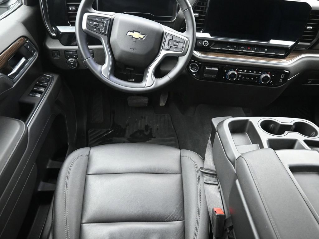 Used 2025 Chevrolet Silverado 1500 LT w/ Leather Package AWD/4WD image 11