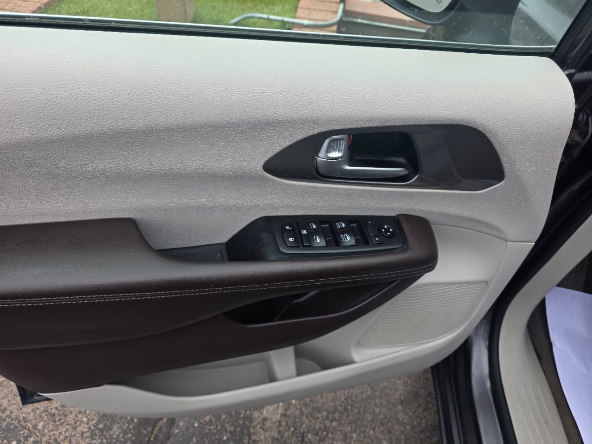 Used 2021 Chrysler Voyager Lxi FWD image 15