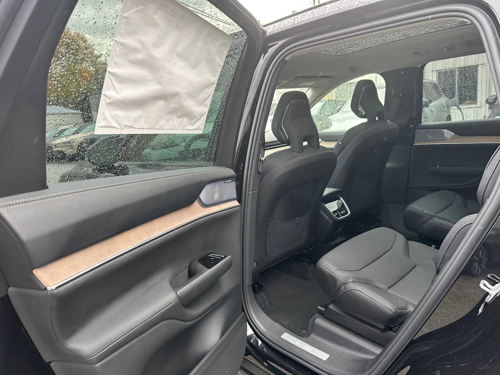 New 2025 Volvo EX90 Ultra w/ Protection Package Premier image 16