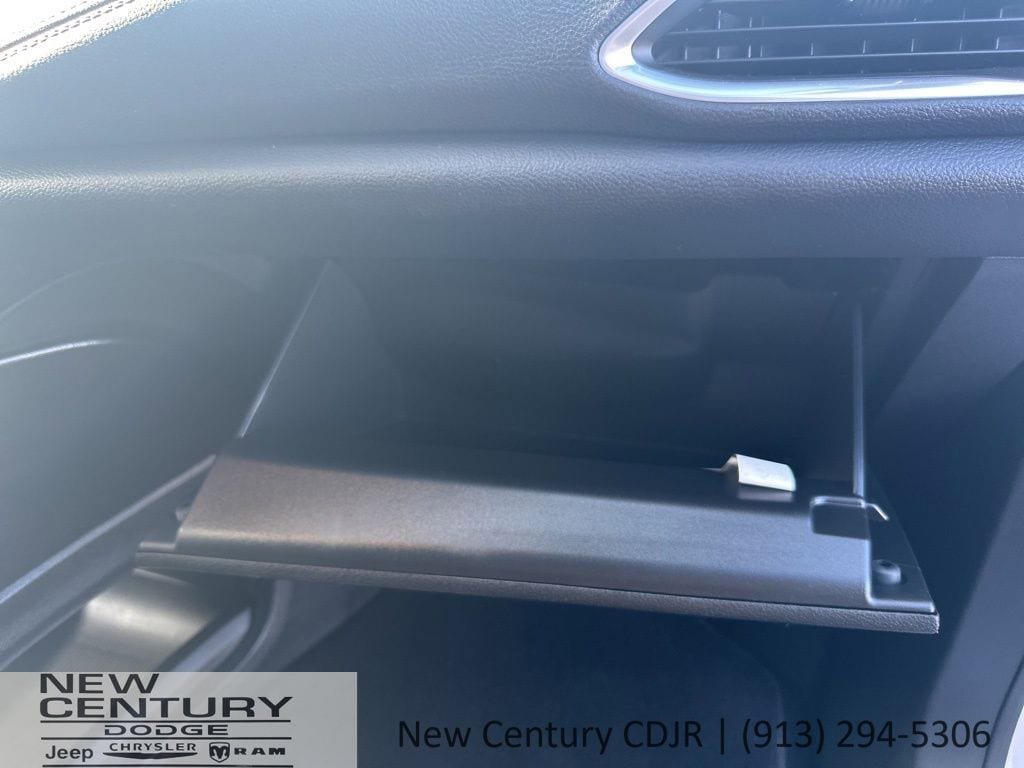 Used 2025 Chrysler Pacifica Limited FWD image 20