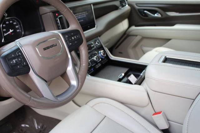 Used 2021 GMC Yukon Denali w/ Denali Ultimate Package image 14