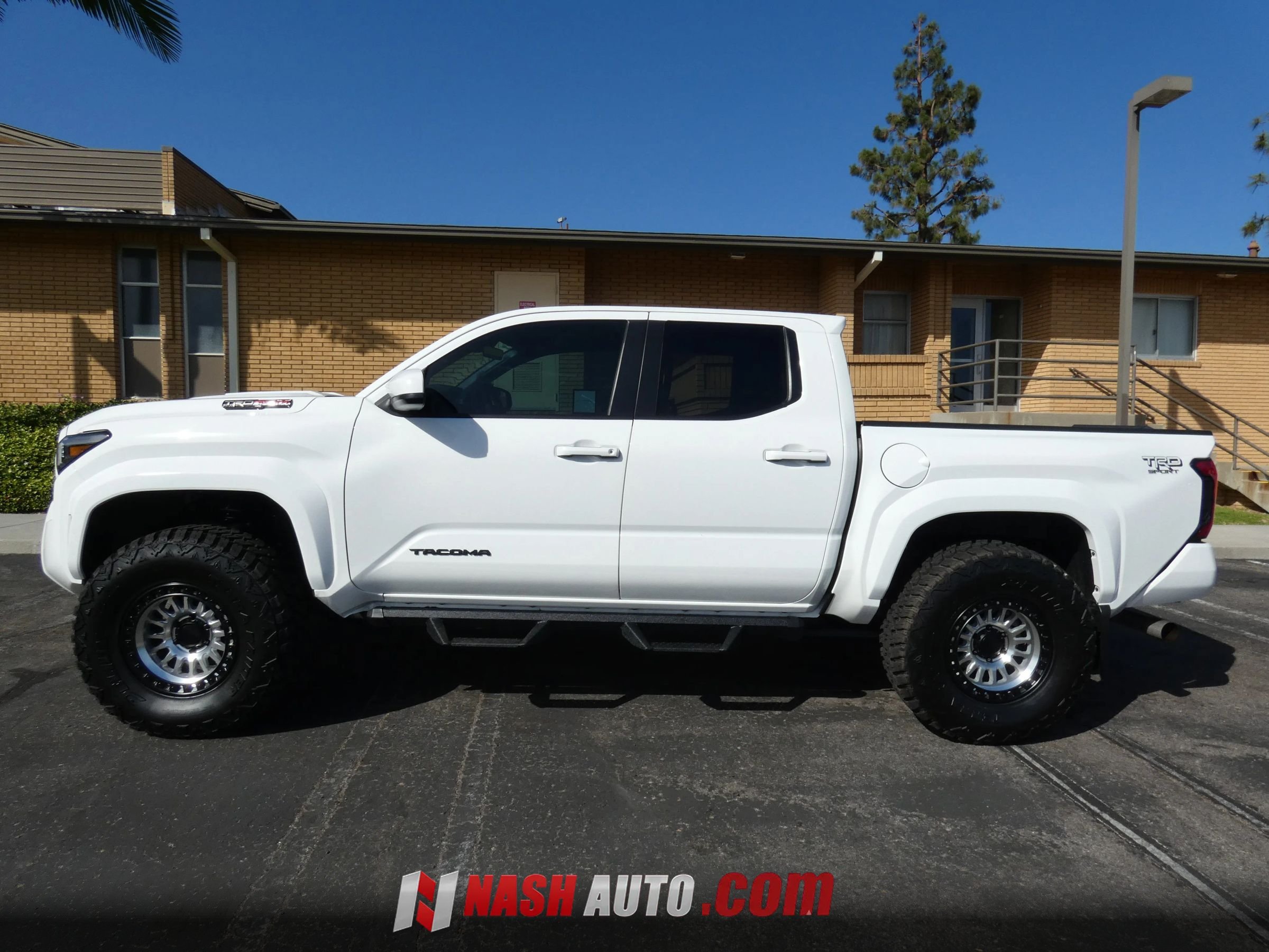 Used 2025 Toyota Tacoma TRD Sport AWD/4WD image 12