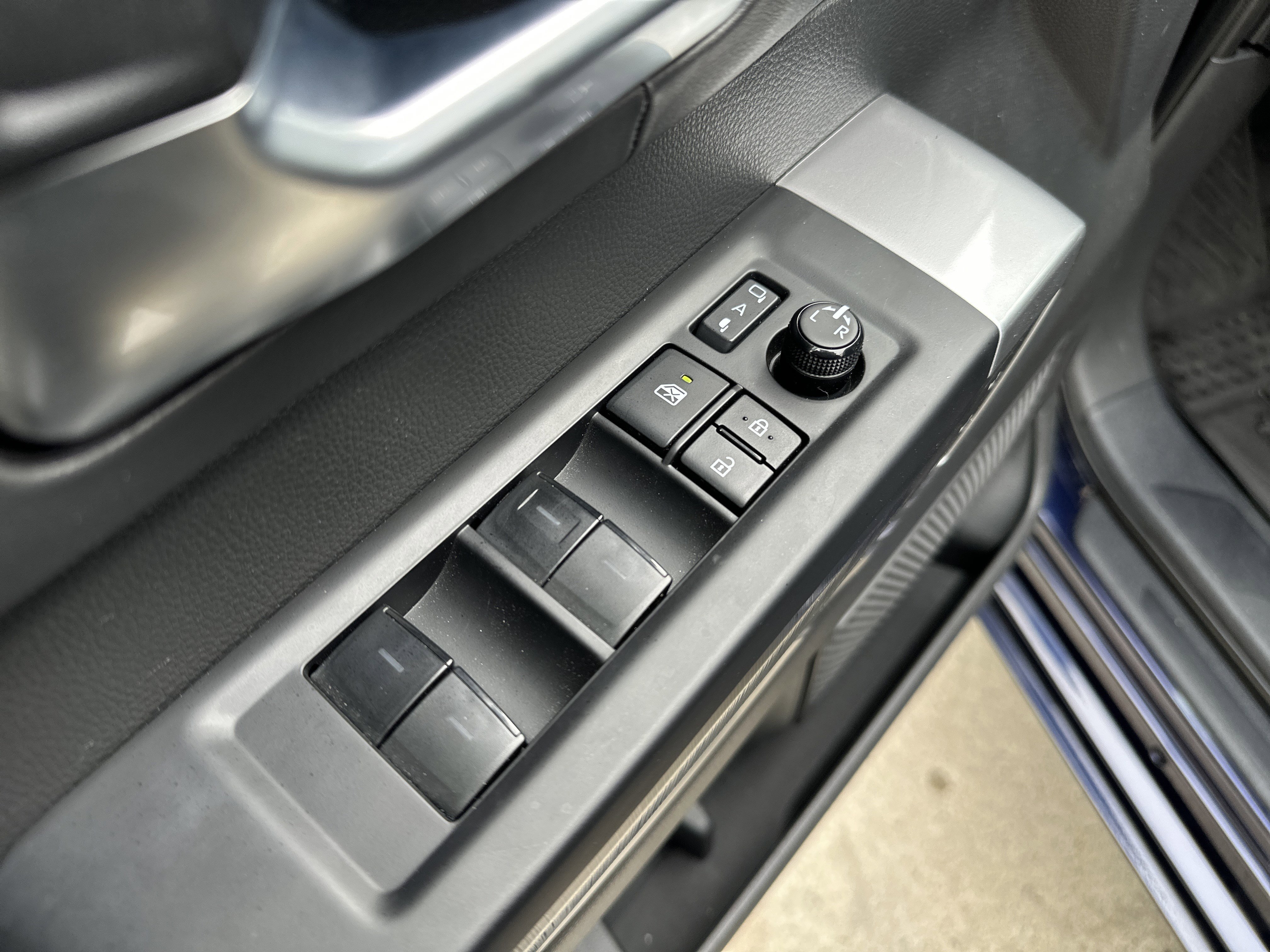 Used 2025 Toyota Tundra Platinum w/ TRD Off-Road Package AWD/4WD image 14