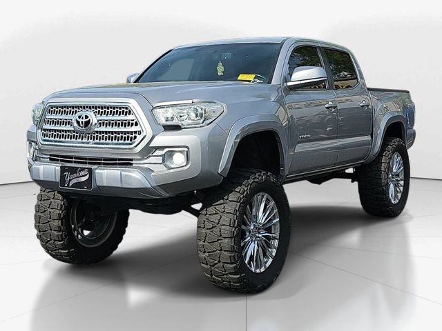 Used 2017 Toyota Tacoma SR5 w/ Tow Package image 8