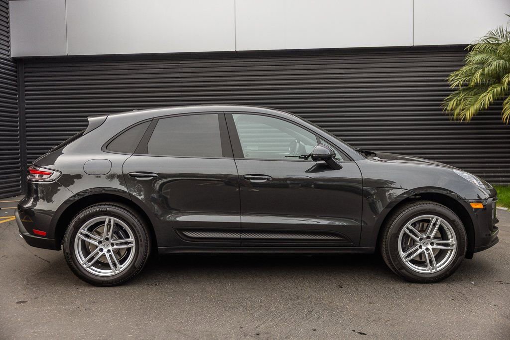 Certified 2025 Porsche Macan image 10