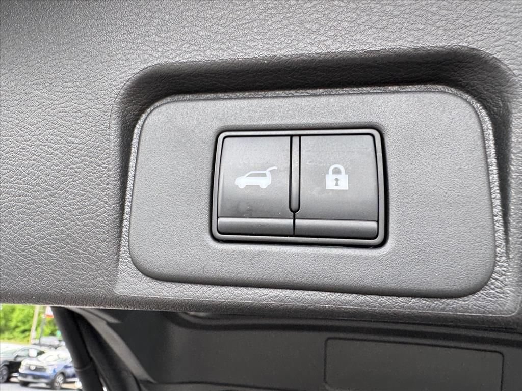 Certified 2025 Nissan Rogue SV FWD image 11