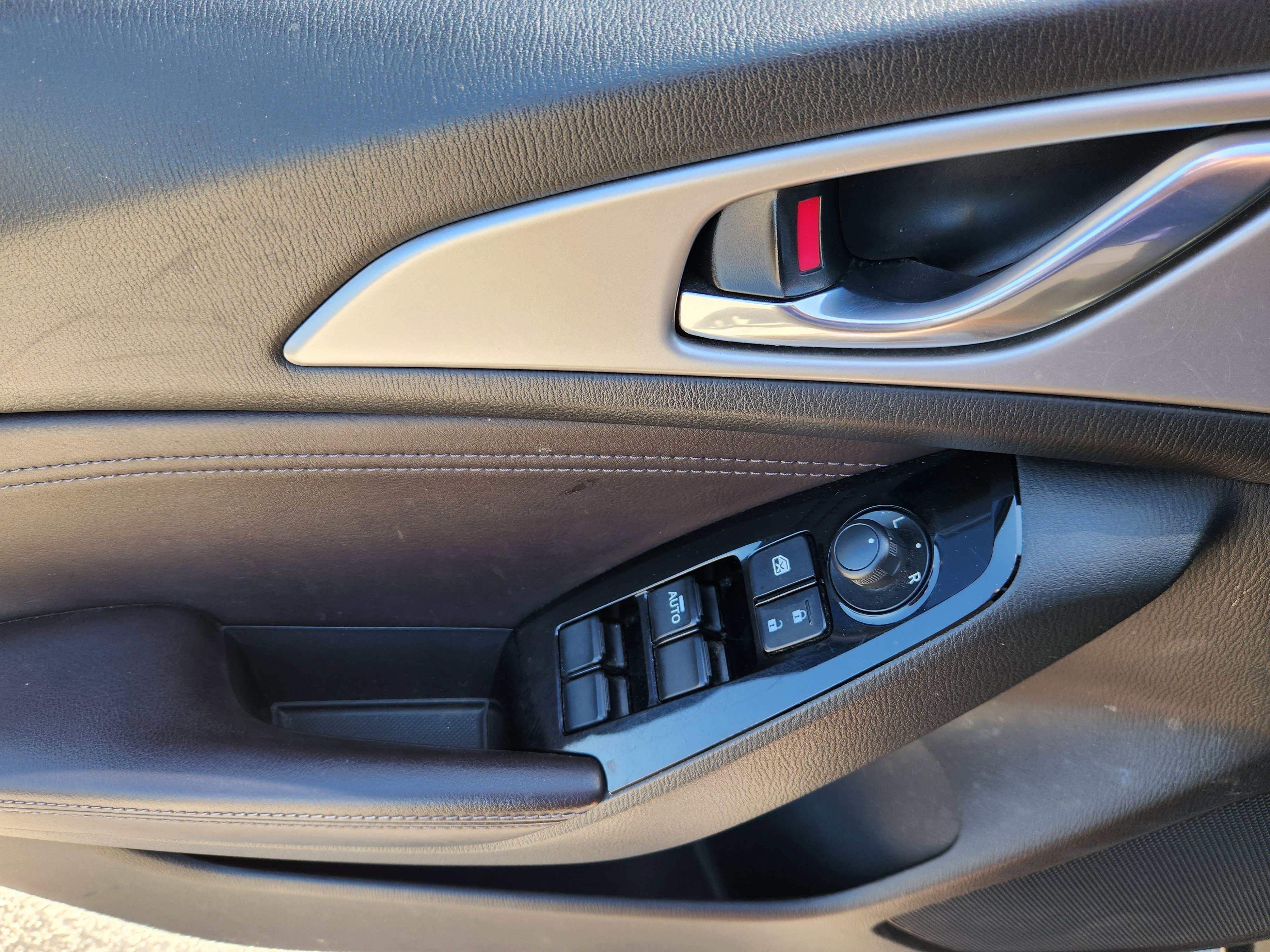 Used 2017 MAZDA MAZDA3 Touring FWD image 16