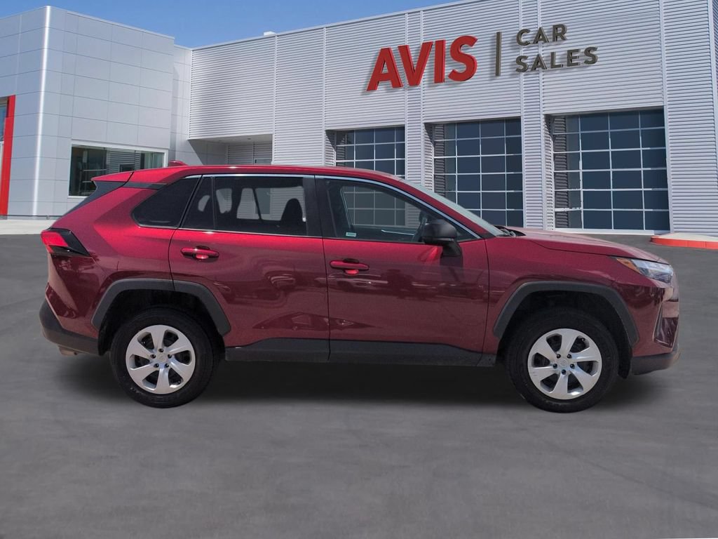 Used 2025 Toyota RAV4 LE AWD/4WD image 5