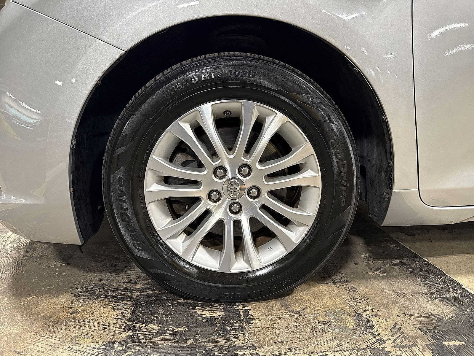 Used 2015 Toyota Sienna XLE w/ XLE Navigation Package FWD image 10