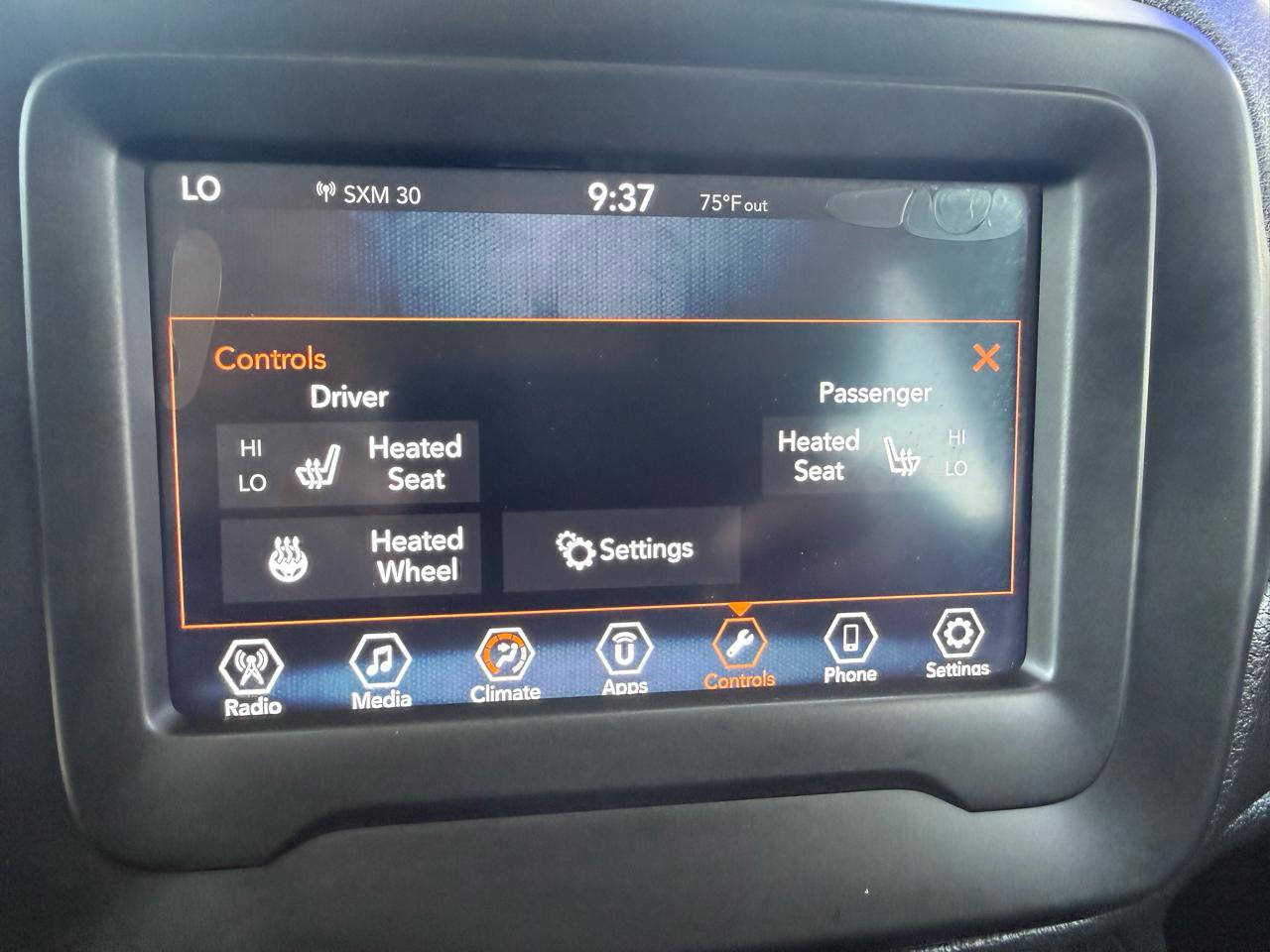 Used 2018 Jeep Renegade Latitude w/ Cold Weather Group image 13