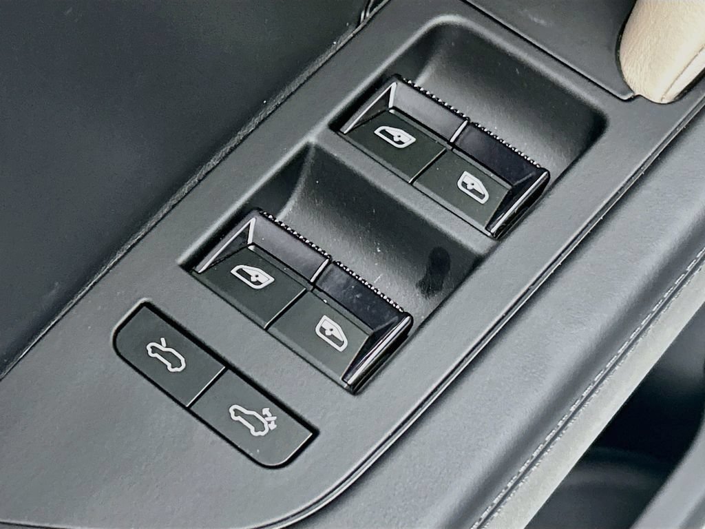 New 2026 Porsche Cayenne Turbo AWD/4WD image 23