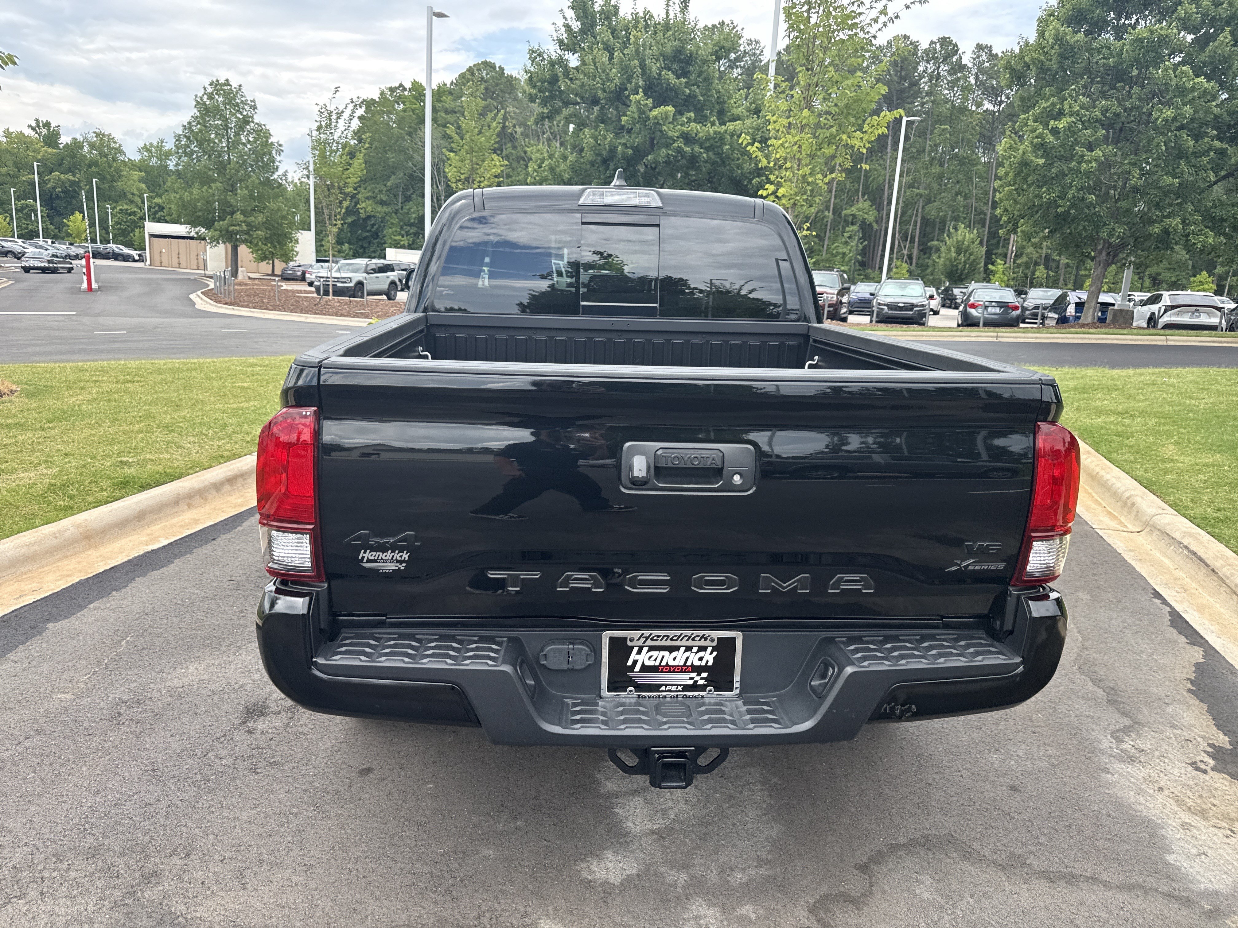 Used 2023 Toyota Tacoma SR5 w/ Technology Package AWD/4WD image 12