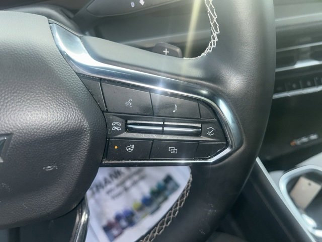 Used 2025 Chevrolet Traverse LT image 18