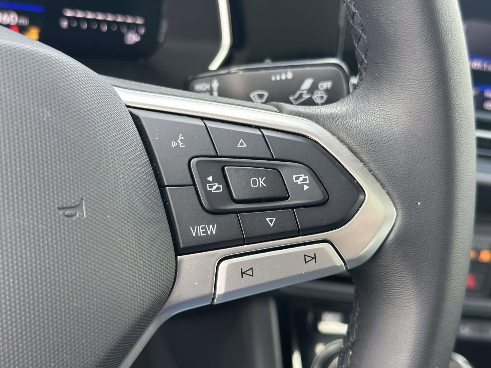 Certified 2023 Volkswagen Jetta SE w/ Panoramic Sunroof Package FWD image 23
