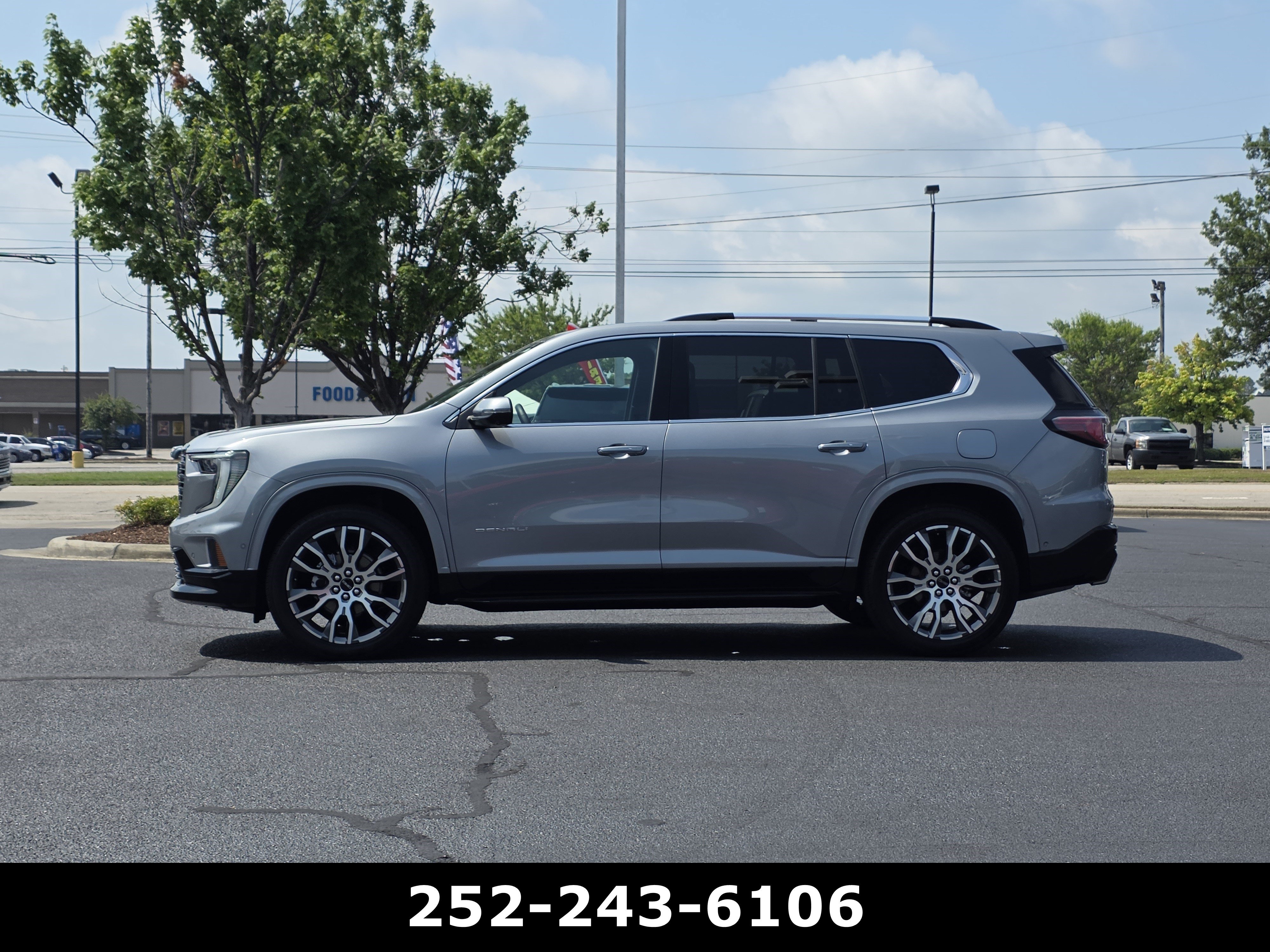Used 2026 GMC Acadia Denali Ultimate w/ LPO, Floor Liner Package AWD/4WD image 4