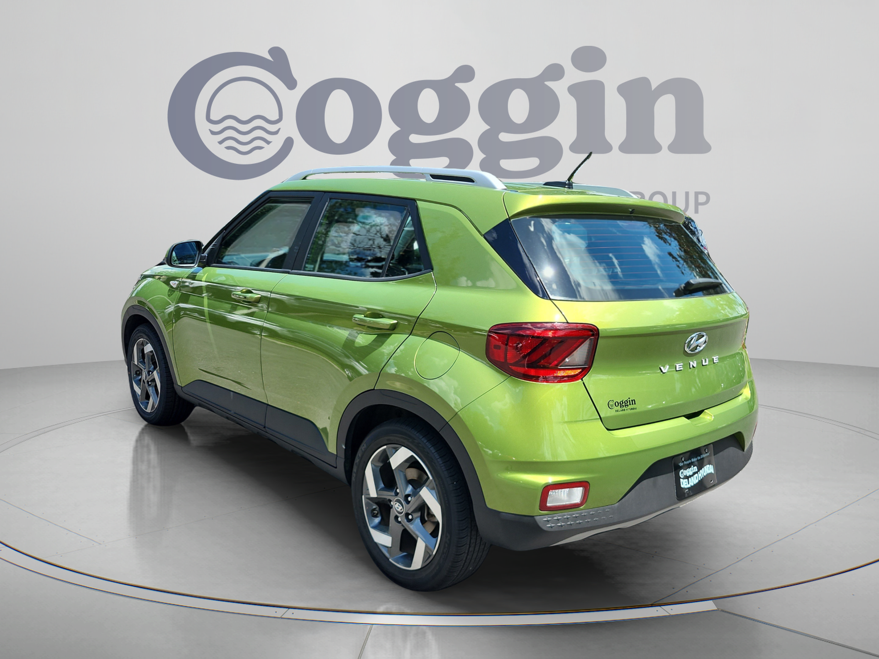 Certified 2024 Hyundai Venue SEL FWD image 3