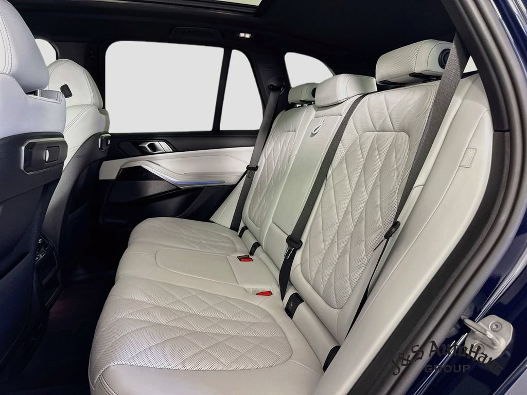 Used 2025 BMW X5 xDrive40i w/ M Sport Package AWD/4WD image 28