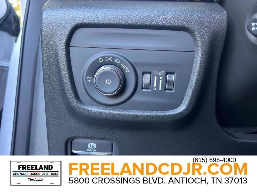 New 2025 Jeep Grand Cherokee Limited w/ Luxury Tech Group II AWD/4WD image 13
